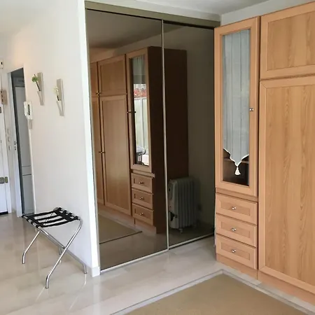 En Rez De Jardin Dans Avec Piscine Apartment *