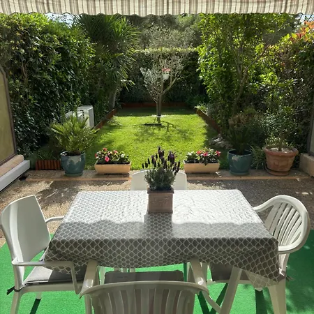 Lejlighed En Rez De Jardin Dans Calme Avec Piscine *
