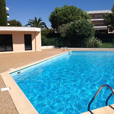 En Rez De Jardin Dans Calme Avec Piscine * 胡安莱潘