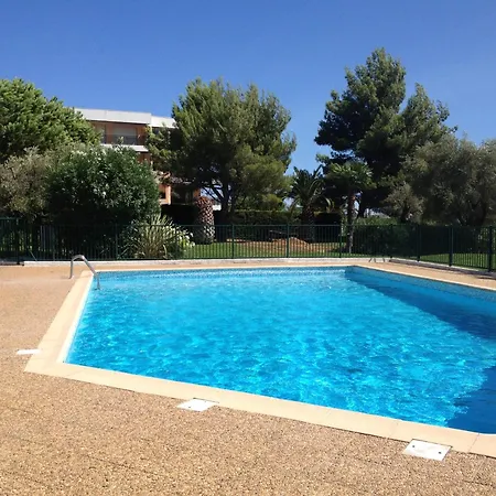En Rez De Jardin Dans Calme Avec Piscine * 胡安莱潘
